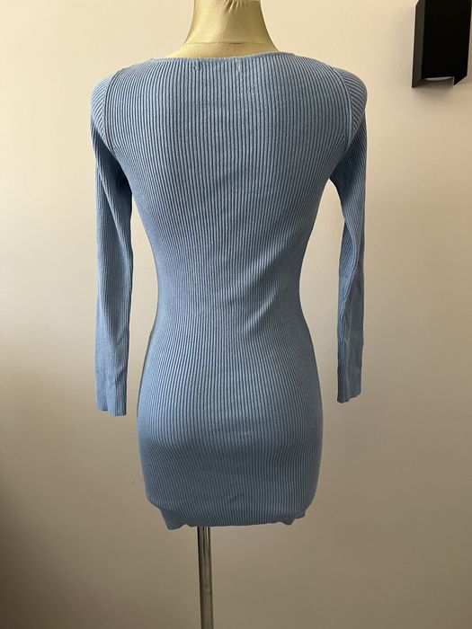 Stradivarius niebieska sukienka w prążki z wiskozy r. S