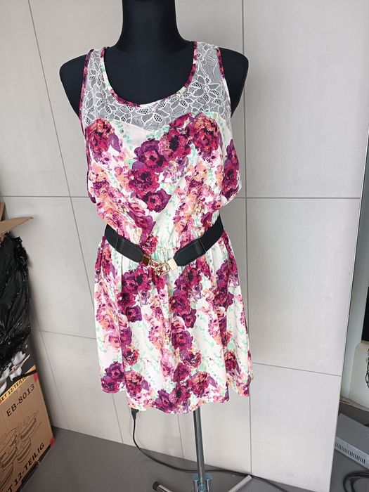 Śliczna sukienka 42