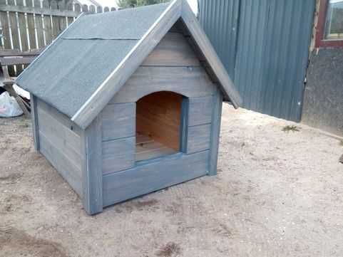 Buda dla psa ocieplona  od reki