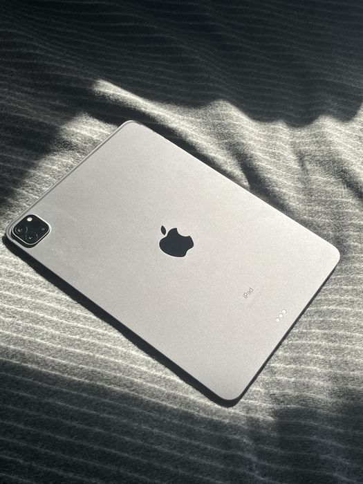 iPad Pro M1 (2021) – 8GB / 128GB