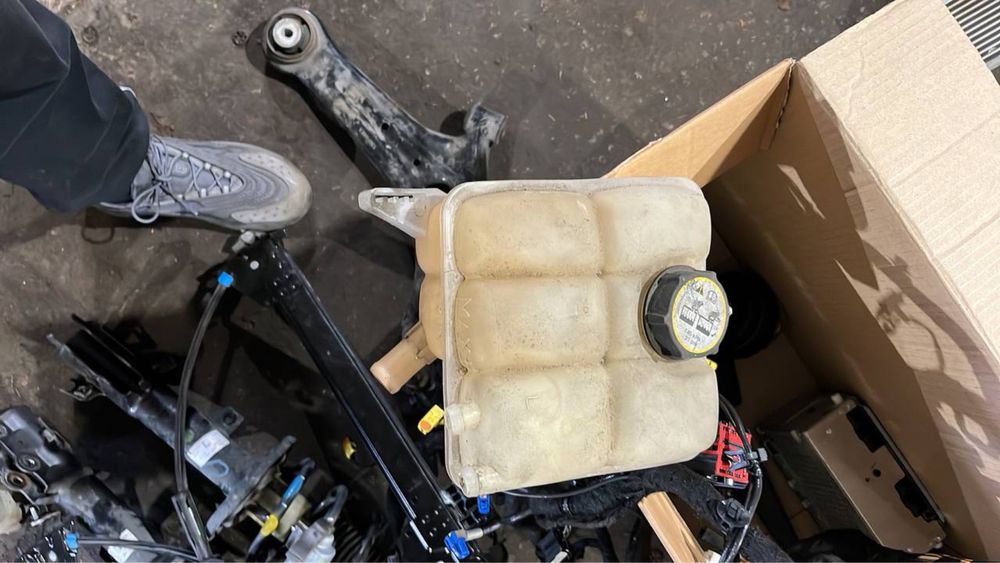 Разширительный бачок ford c-max hybrid, ford focus бачек антифриза