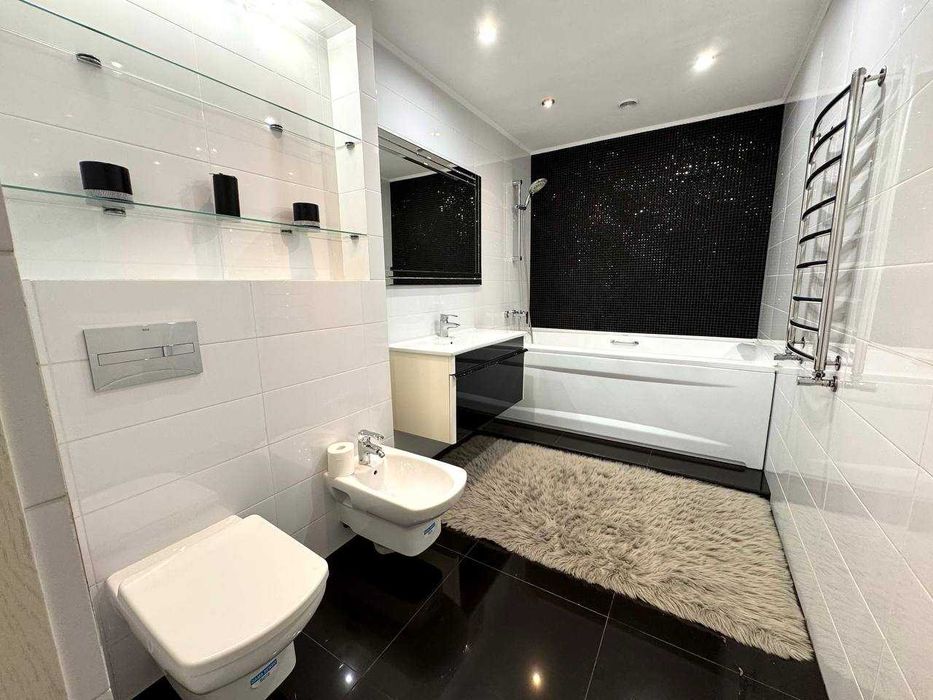 Котедж  з власним гаражем  Петра Полтави центр   300000