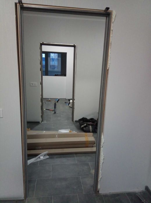 Установка межкомнатных дверей. Врезка замков, установка доборов ...