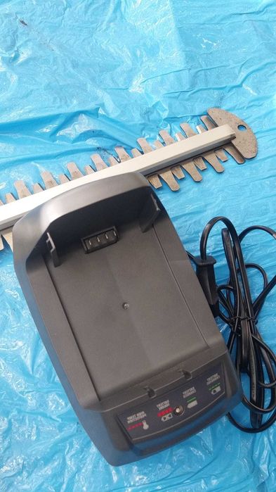 corta sebes Oleo-mac a bateria