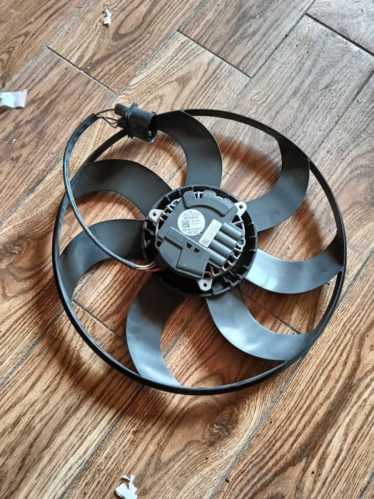 Wentylator chłodnicy passat b8 5q0