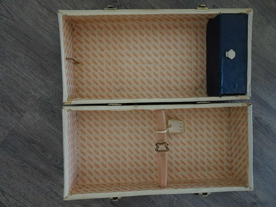 Antiga Mala de viagem - Baú boneca Famosa Nancy