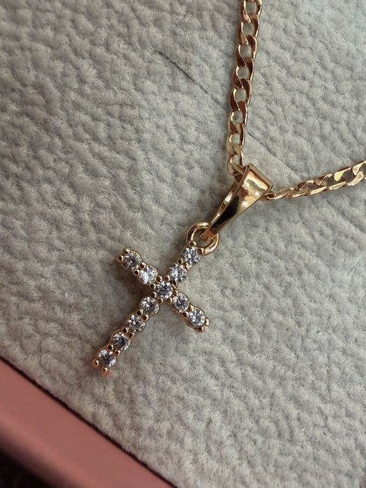 Підвіска хрестик з камінням на ланцюжку під золото