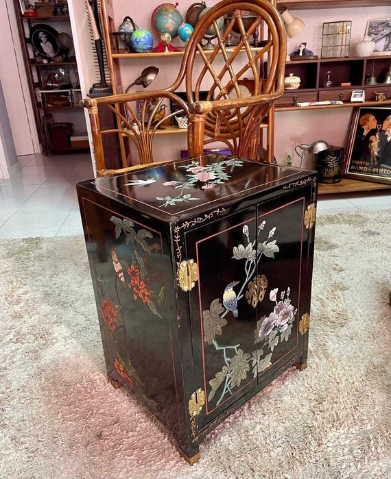 Móvel Lacado Estilo Chinoiserie – Vintage (c. 1970–90)