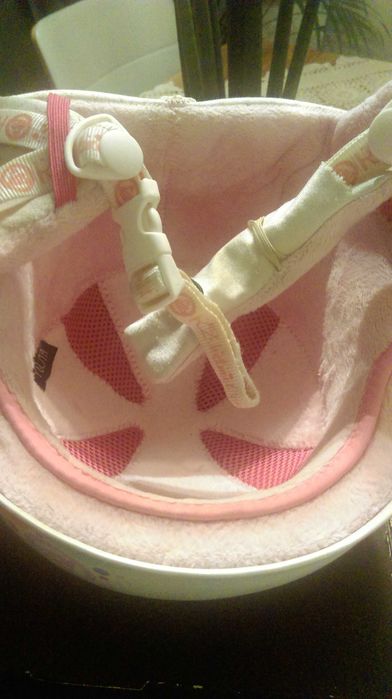 Piękny kask dla dziewczynki