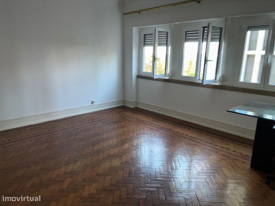 Apartamento T2  com elevador, Parque Eduardo VII
