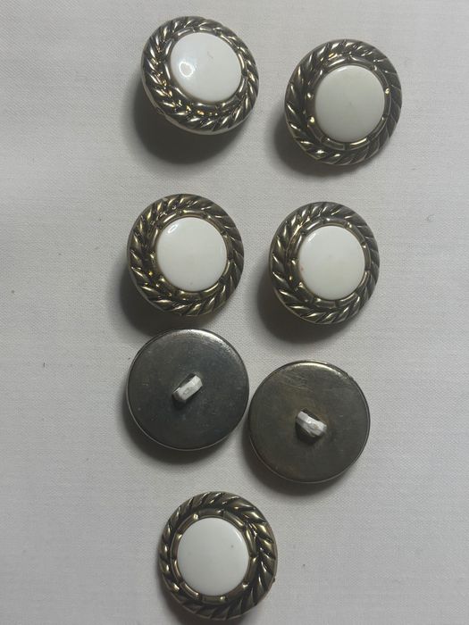 Гудзики для шиття та рукоділля – металеві та пластик сучасні, вінтажні