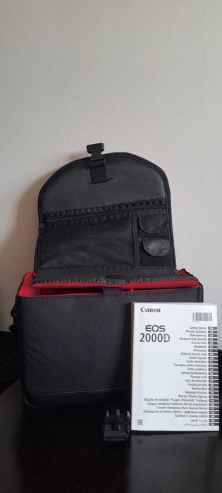 Câmara Canon EOS 2000D