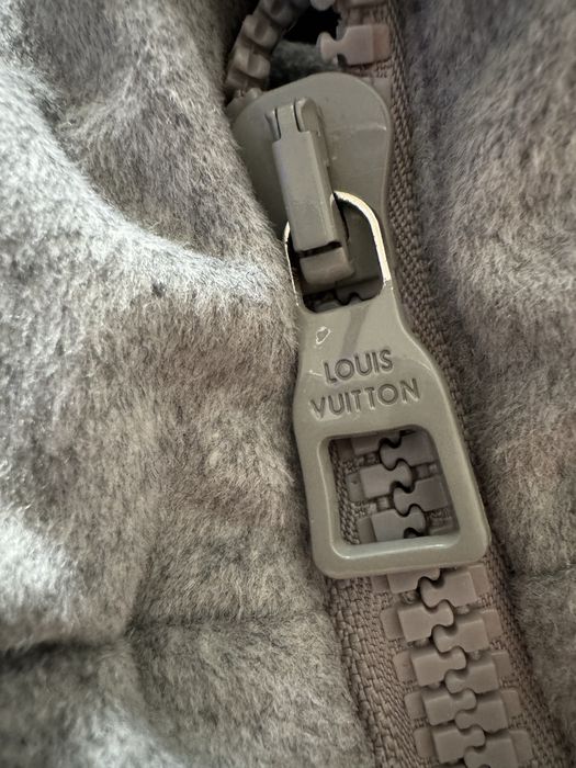 acolchoada Louis Vuitton cinza monograma menino tamanho 36