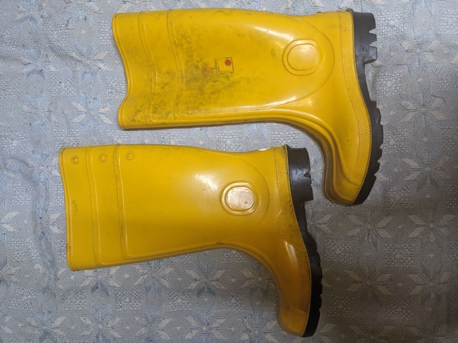 Резиновые сапоги, металлический носок(внутри), шахтерские