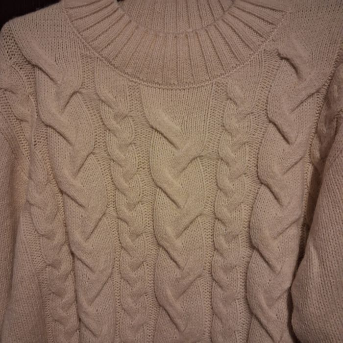 Jasno kremowy sweter