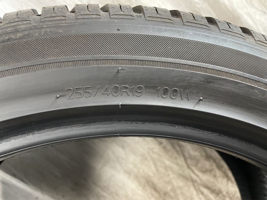 255/40R19 100W Hankook Kinergy 4s2 KOMPLET