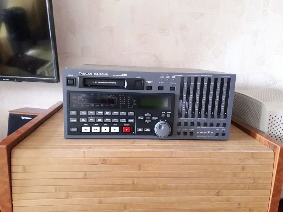Tascam da-98hr 24-bit аудио-видео рекордер (запчасти)