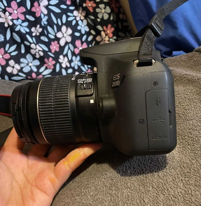 Vendo maquina fotográfica canon 2000D