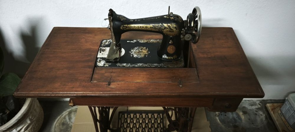 Máquina de costura Singer antiga