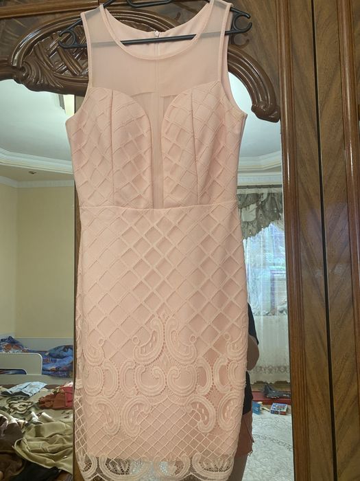 Жіноче плаття та блузки