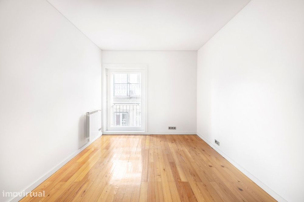 Apartamento no Chiado com 2 salas e 2 quartos e 2 lugares de estaciona