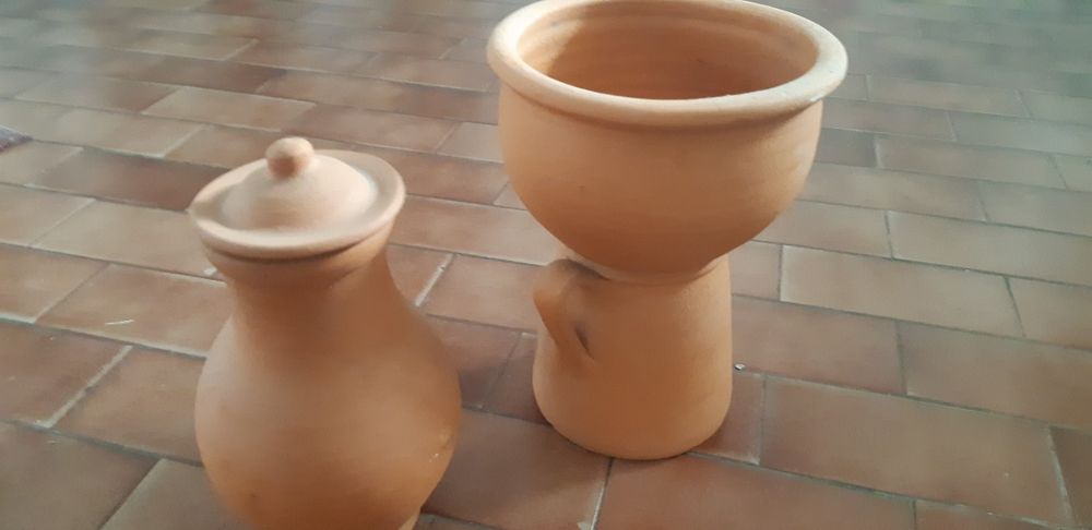 Jarra e caneca em barro feito a mão