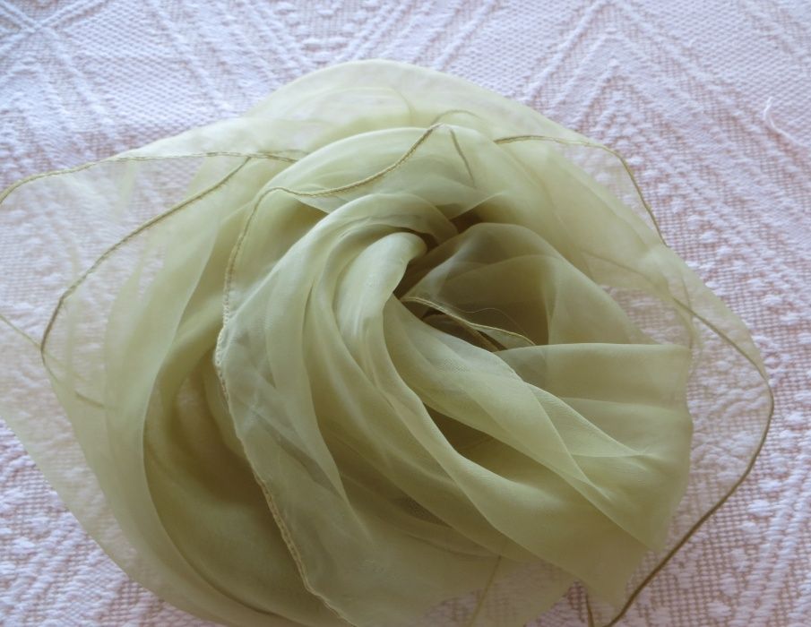 Green scarf, plain, size 75 x 75 cm, excellent condition – like new64738532115841120