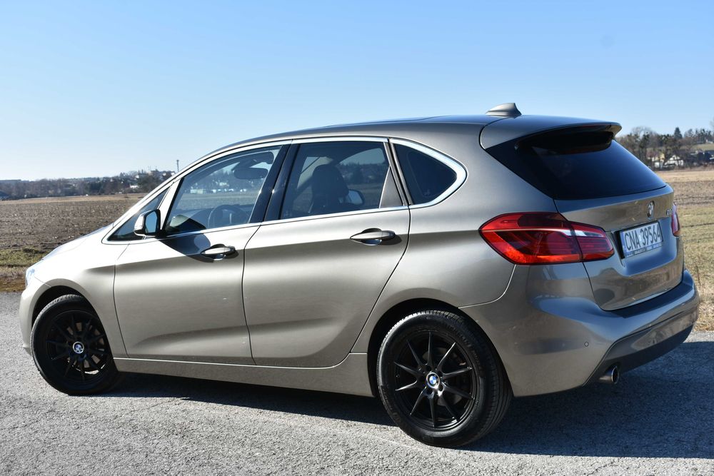 BEZWPADKOWE BMW 218d 2015r Active Tourer Skóra Panorama Nowe Opony