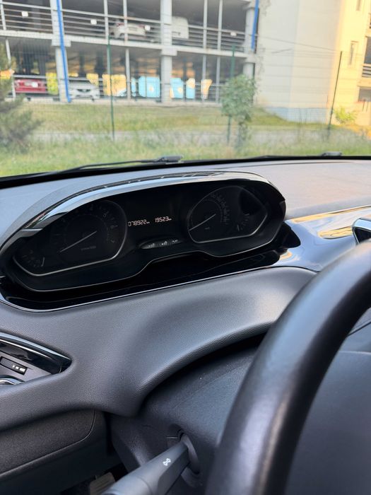 Peugeot 208 2016 Продам