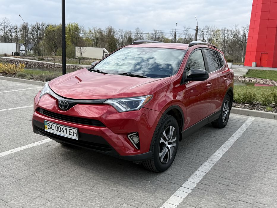 Toyota RAV4 2017 рік