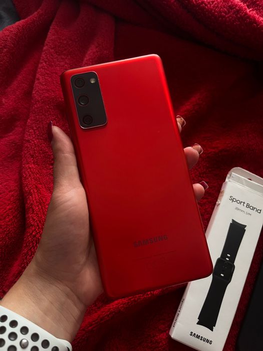 Продаю телефон Samsung s20fe