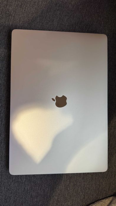 Apple MacBook Pro 16” i9 / 16GB / 1TB SSD (Model A2141)