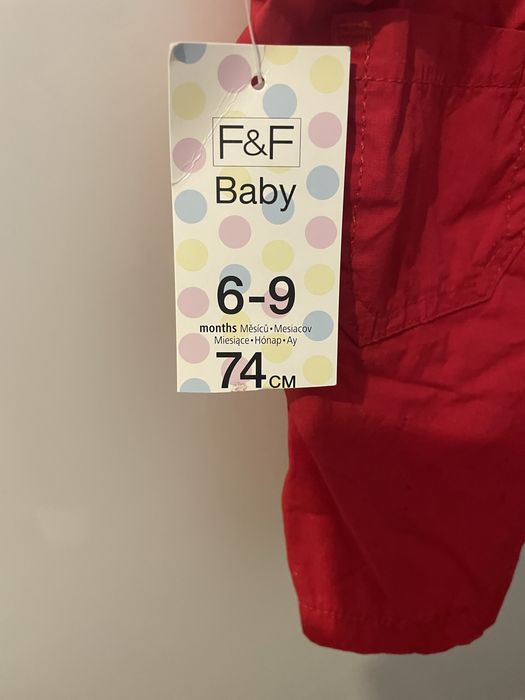 Czerwone ogrodniczki