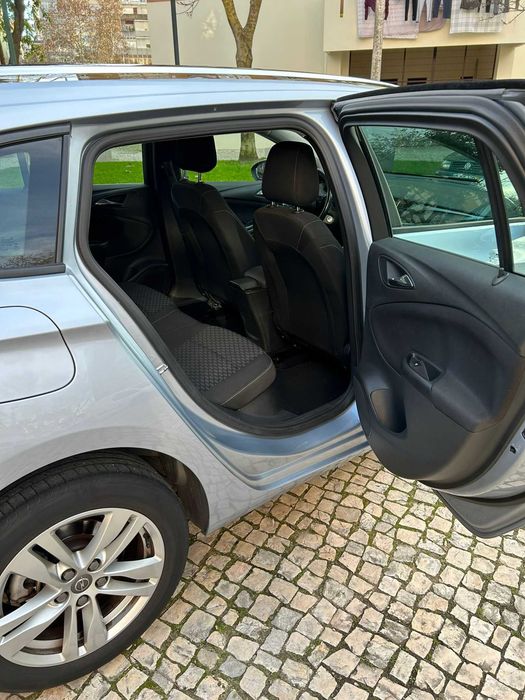 Opel Astra Sports Tourer 2017 poucos KM
