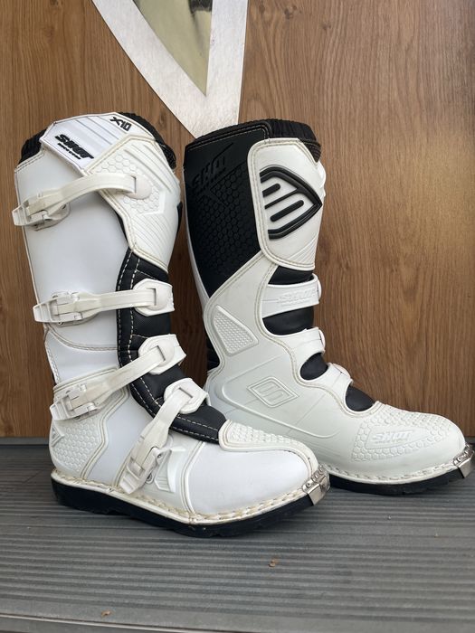 Białe Buty Na Crossa Short Racing