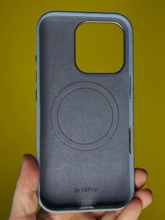Чохол на iPhone 16 Pro