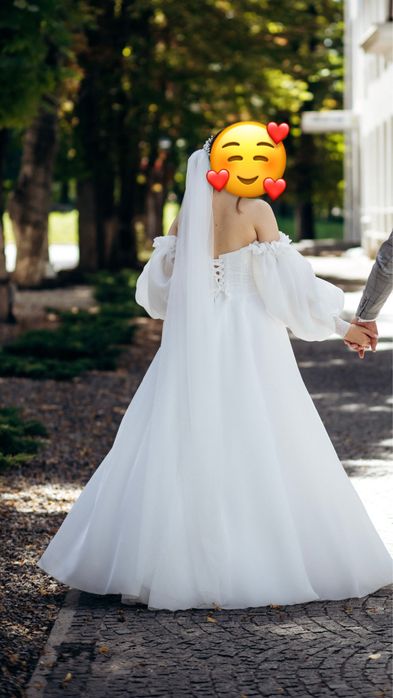 Продам весільну сукню