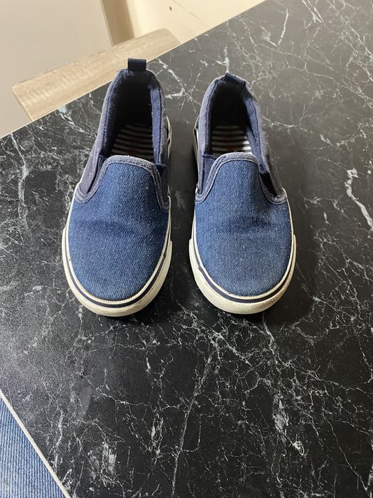 Продам кеды  2 пары