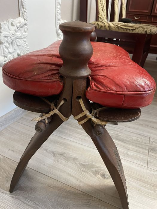 Taboret siedzisko drewno, skóra naturalna