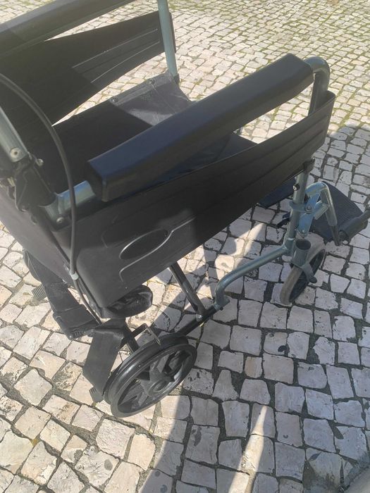 Cadeira de Rodas de Trânsito – Estrutura Impecável (P/ Restauro)