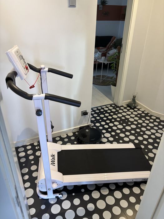 iWalk Treadmill455443217049210880