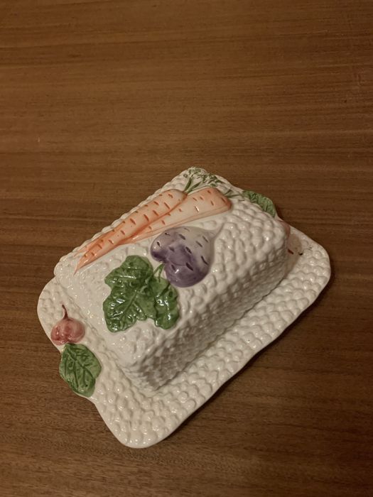 Manteigueira em pasta de cerâmica