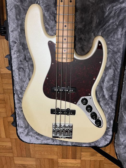 Baixo Fender Player Plus Jazz Bass c/ case