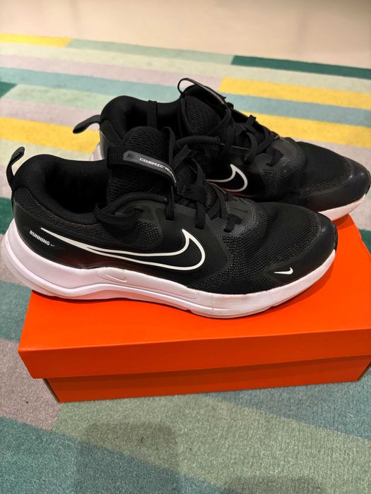 Buty Nike Cosmic Runner rozmiar 38.5 (24cm) czarne chłopięce