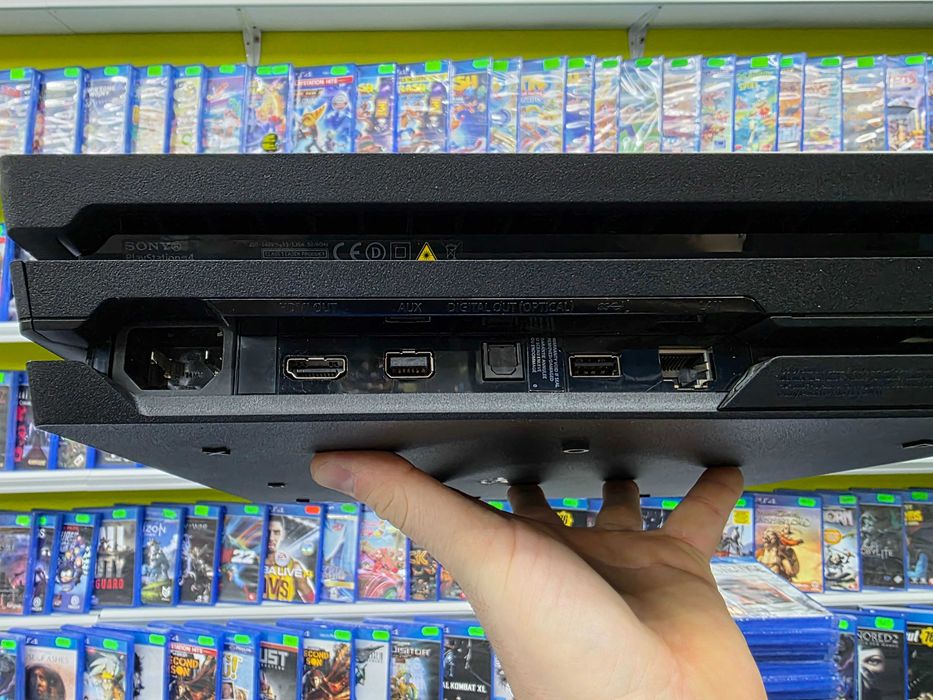 STAN KOLEKCJONERSKI Konsola PS4 Playstation 4 PRO 1TB fabryczny zestaw