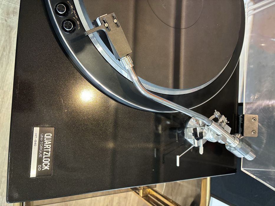 Hitachi HT-840 gramofon