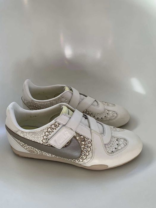 Ténis Nike, em pele. Com pouco uso.