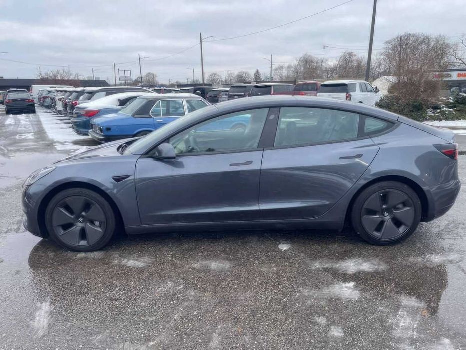 Tesla Model 3      2023