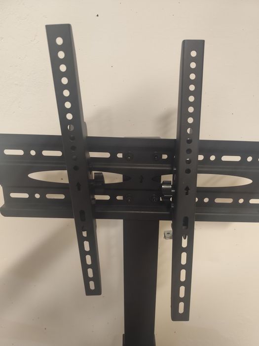 Vendo suporte de televisão ou material karaoke