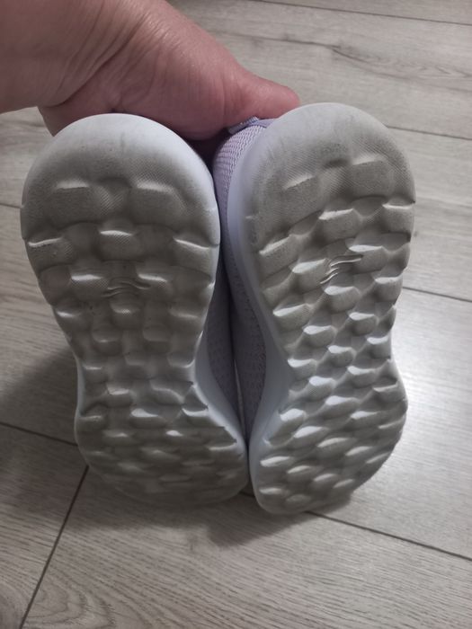 Кросівки для дівчинки  Skechers 36 розмір (23.5)